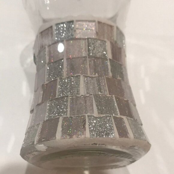 🪞✨ Iridescent Silver & Grey Mosaic Glass Toothbrush Holder - Picture 7 of 8